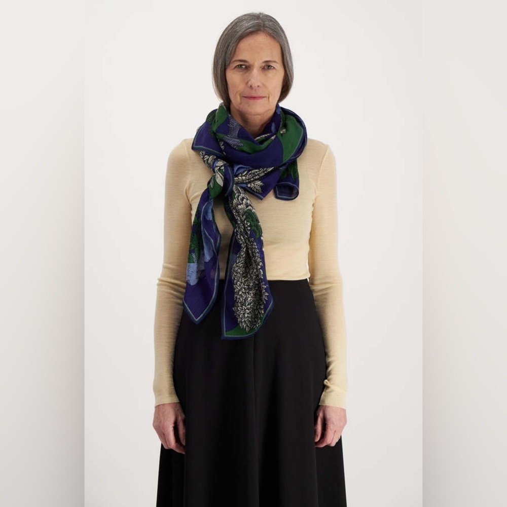 INOUI EDITIONS SCARVES
Green Blue - Picture 2 of 6